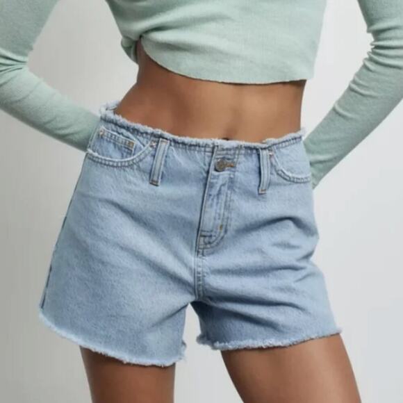 BDG Urban Outfitters Women's Raw Waist 3" Short Light Wash Size 32 - Picture 1 of 9